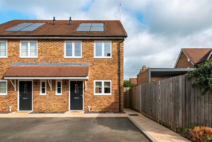 2 Bedroom Semi Detached House For Sale In Reeves Crescent, Horley, RH6