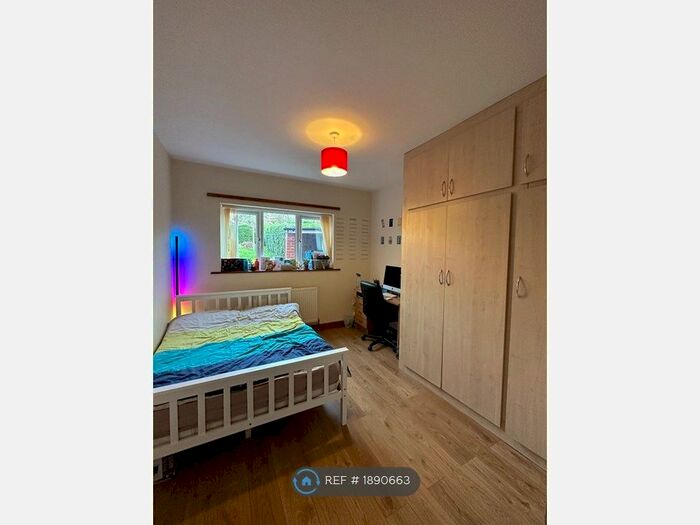 5 Bedroom Semi-Detached House To Rent In Bonnington Road, Leicester, LE2