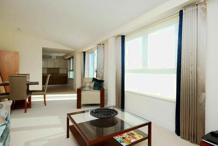 2 Bedroom Flat To Rent In Bromyard Avenue, Acton, London, W3