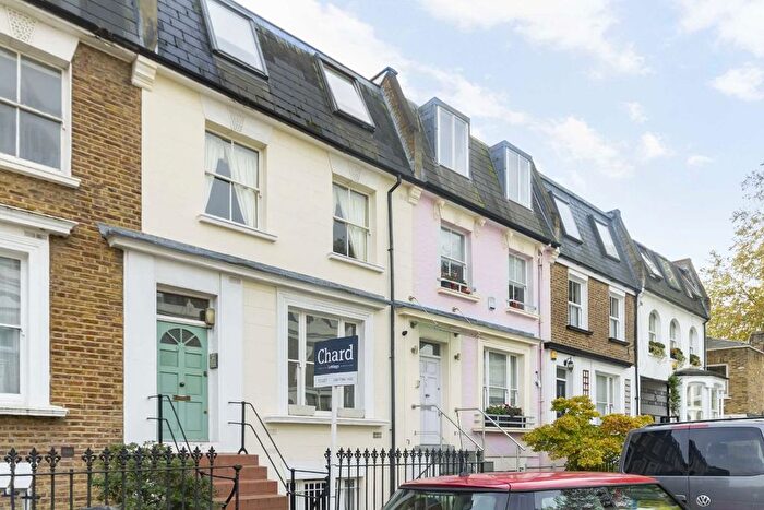 2 Bedroom Flat To Rent In Moore Park Road, Fulham, London, SW6