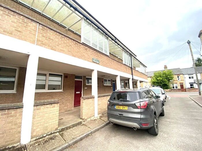 1 Bedroom Maisonette For Sale In Burgess House Histon Road, Cambridge, CB4