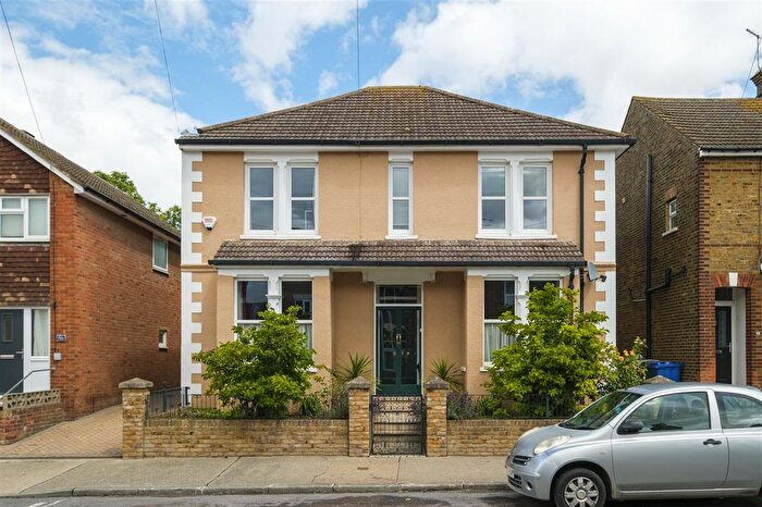 4 Bedroom Detached House For Sale In Whitstable Road, Faversham, ME13