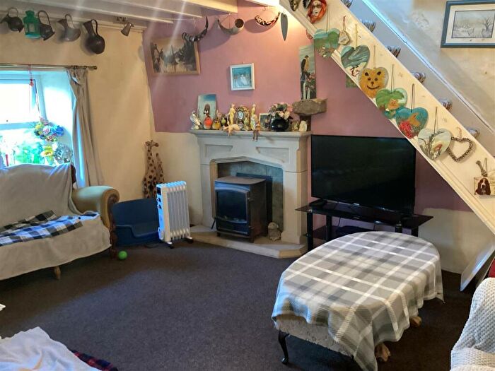 2 Bedroom Cottage For Sale In Penysarn, LL69