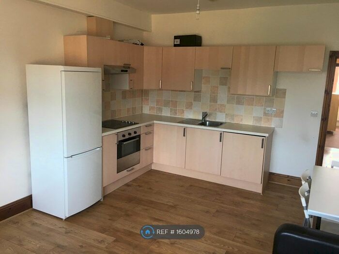 3 Bedroom Flat To Rent In Hyde Terrace, Leeds, LS2