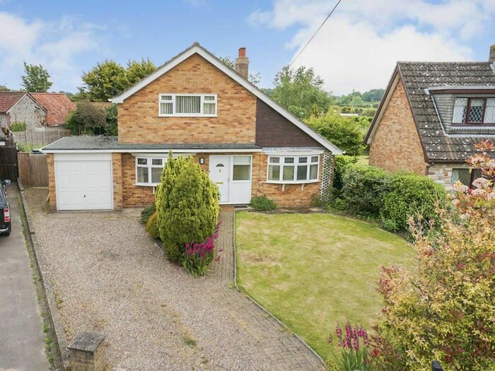 3 Bedroom Chalet To Rent In Orchard Way, Tasburgh, Norwich, NR15