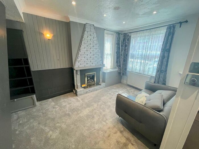 3 Bedroom House To Rent In Capron Road, Dunstable, LU5