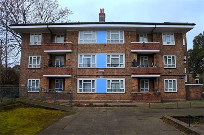 3 Bedroom Flat To Rent In Erlanger Road, New Cross, London, SE14