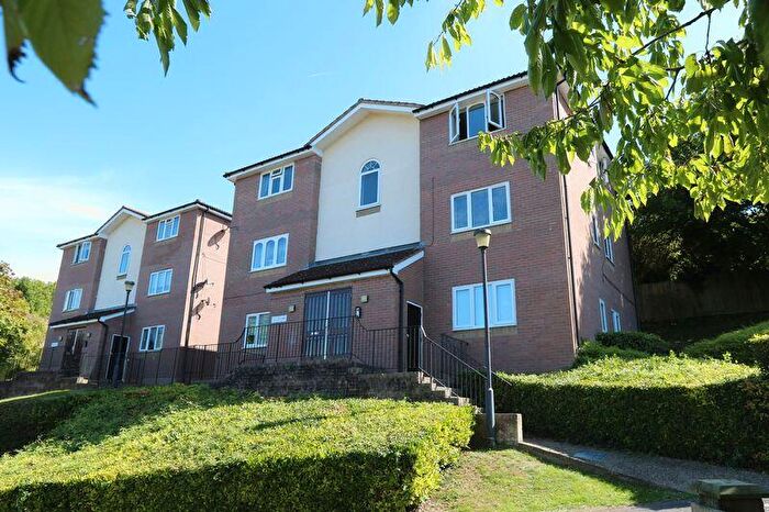 2 Bedroom Apartment To Rent In Lingfield Close - Redecorated, HP13