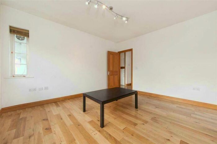 2 Bedroom Flat To Rent In Ossulton Way, East Finchley, N2