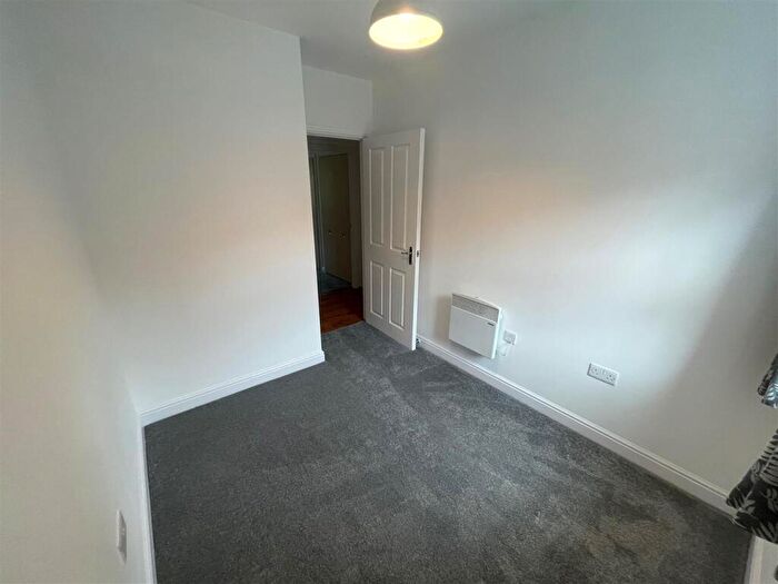 2 Bedroom Flat To Rent In Bickerton Court, Spital, CH63