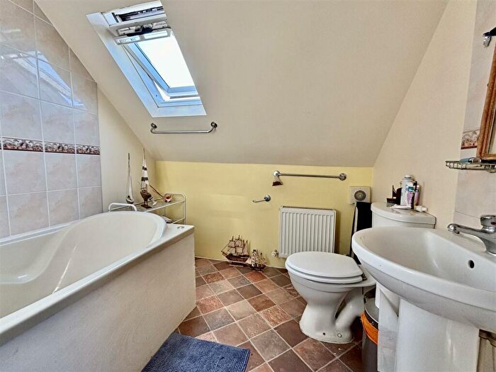5 Bedroom Detached House For Sale In Sunview Avenue, Peacehaven, BN10