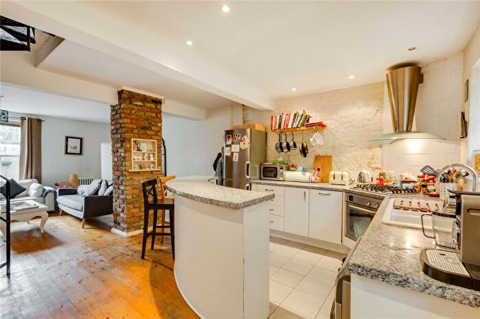 1 Bedroom Terraced House To Rent In Arundel Square, Islington, N7