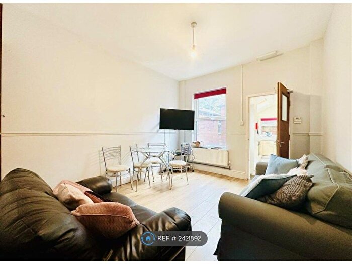 5 Bedroom Terraced House To Rent In Cycle Road, Nottingham, NG7