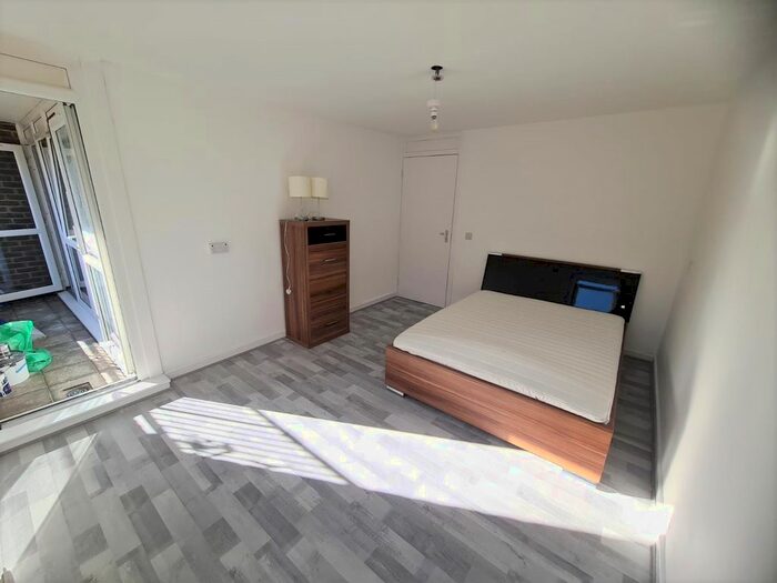 1 Bedroom Flat To Rent In Boscombe Gardens, Streatham, London, SW16
