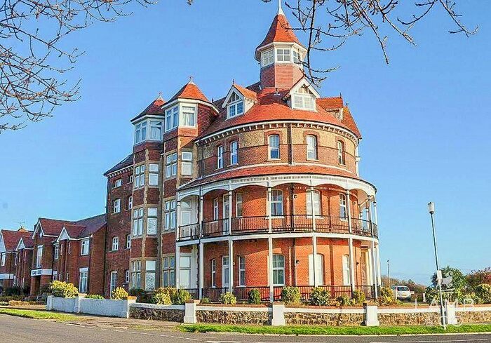 1 Bedroom Flat For Sale In The Esplanade, Frinton-On-Sea, CO13