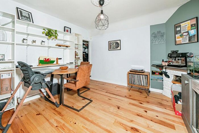 2 Bedroom Semi-Detached House For Sale In Oatlands Road, Shinfield, Reading, RG2