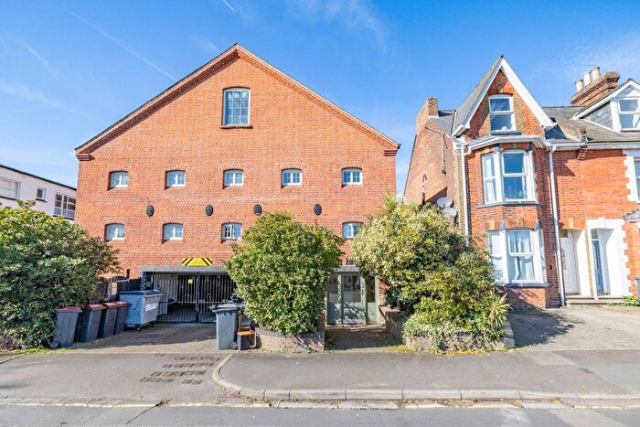 2 Bedroom Maisonette For Sale In Roper Road, Canterbury, Kent, CT2