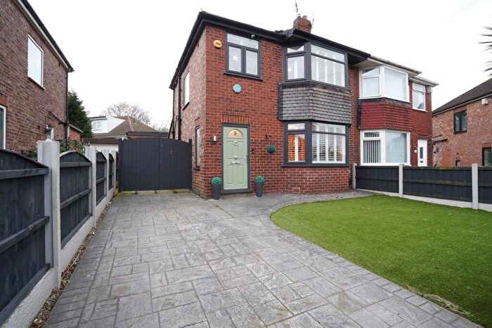 3 Bedroom Semi Detached House For Sale In Ashton Crescent, Chadderton, Oldham, Greater Manchester, OL9