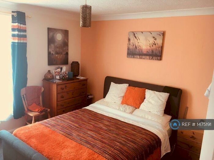 2 Bedroom Terraced House To Rent In Cambridge Road, Gosport, PO12