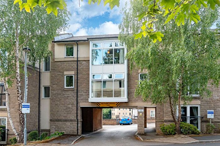 2 Bedroom Flat For Sale In Flat, Murray Court, Cornmill View, Horsforth, Leeds, West Yorkshire, LS18