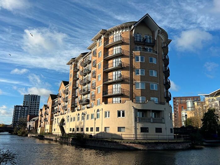 2 Bedroom Flat For Sale In Blakes Quay Gas Works Road, Reading, Berkshire, RG1