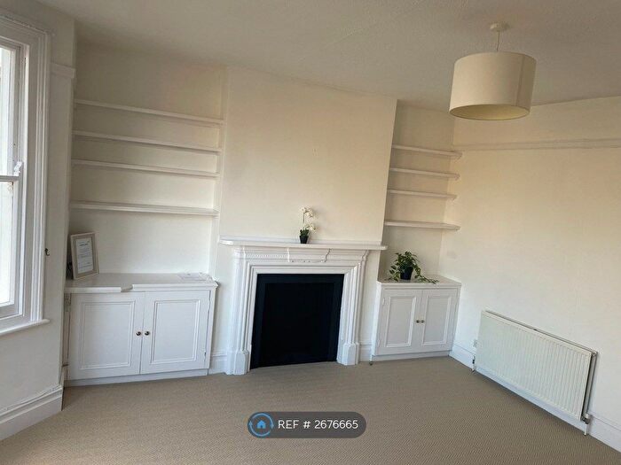 2 Bedroom Flat To Rent In Bonneville Gardens, London, SW4