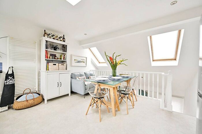 2 Bedroom Flat To Rent In Bronsart Road, Fulham, London, SW6