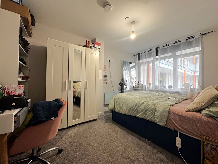2 Bedroom Flat To Rent In Calverley Road, Tunbridge Wells, TN1