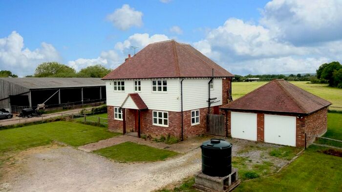 3 Bedroom Property For Sale In Merrymaids Farmhouse, Staplehurst, Tonbridge, Kent, TN12