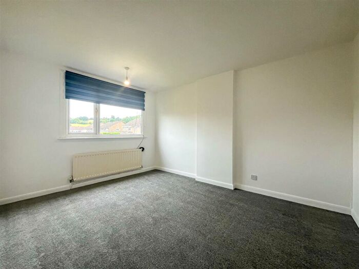 3 Bedroom Semi-Detached House For Sale In Wentworth Close, Daventry, NN11