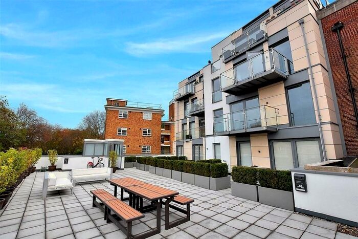 3 Bedroom Apartment To Rent In Pindoria House Mintern Street, N1