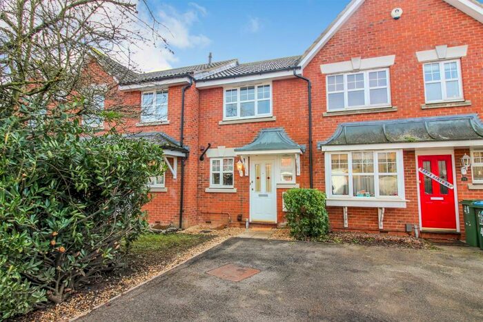 2 Bedroom House To Rent In Close To Town And Train Station, Aylesbury, HP20