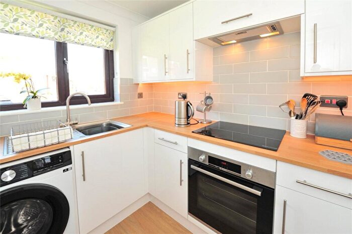 1 Bedroom Apartment For Sale In Sixpenny Close, Parkstone, Poole, Dorset, BH12