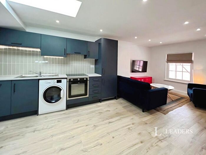 1 Bedroom Flat To Rent In Market Square, Buckingham, MK18