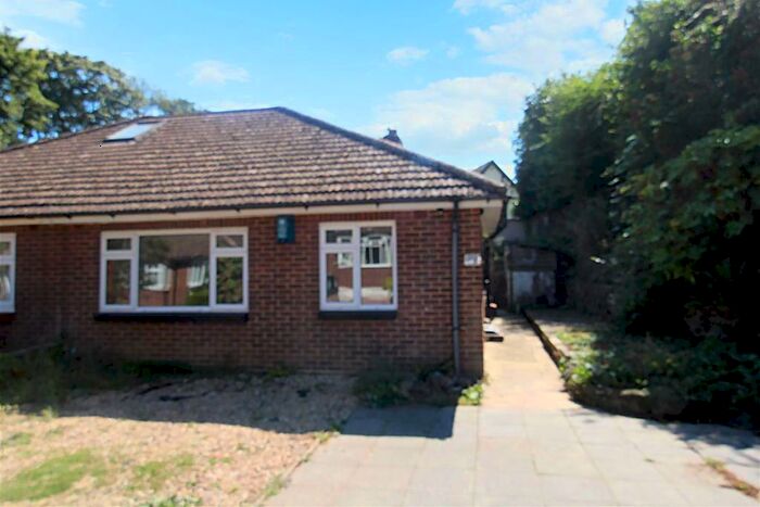 2 Bedroom Bungalow To Rent In Frog Lane, West Malling, ME19