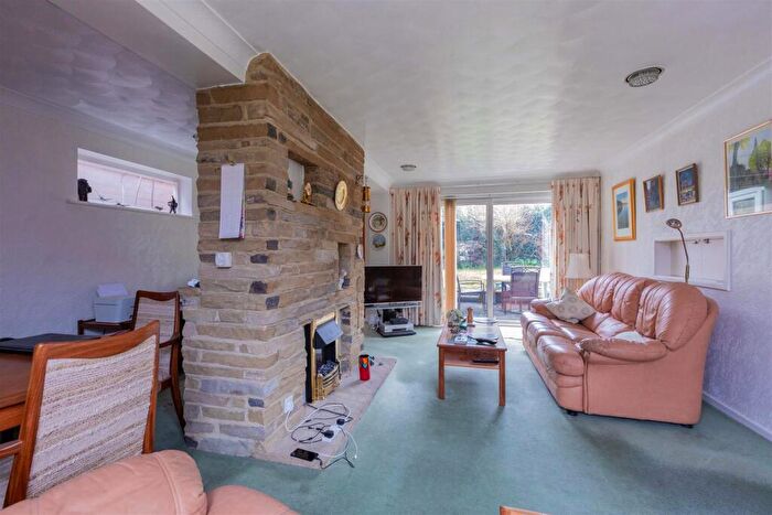 3 Bedroom Detached House For Sale In Wootton Way, Maidenhead, SL6