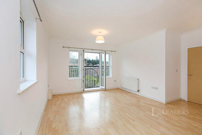2 Bedroom Flat To Rent In Brooklands, Haywards Heath, West Sussex, RH16