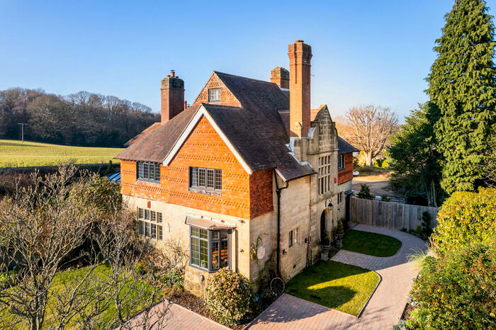 5 Bedroom Link Detached House For Sale In Turners Hill Road, Crawley Down, RH10