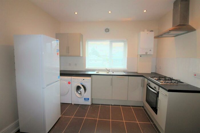3 Bedroom Flat To Rent In Crwys Road, Cathays, Cardiff, CF24
