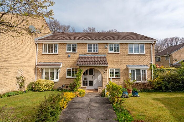 2 Bedroom Flat For Sale In Oakdene Drive, Alwoodley, LS17