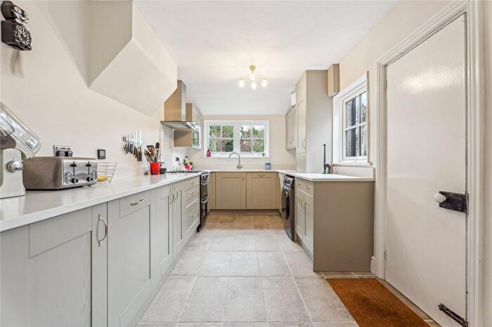 3 Bedroom Terraced House For Sale In Bellingdon Road, Chesham, Buckinghamshire, HP5