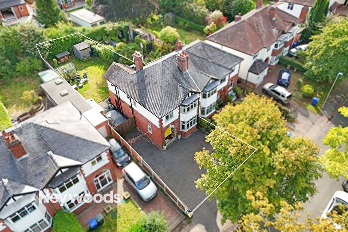 3 Bedroom Semi-Detached House For Sale In Beresford Crescent, Newcastle, ST5