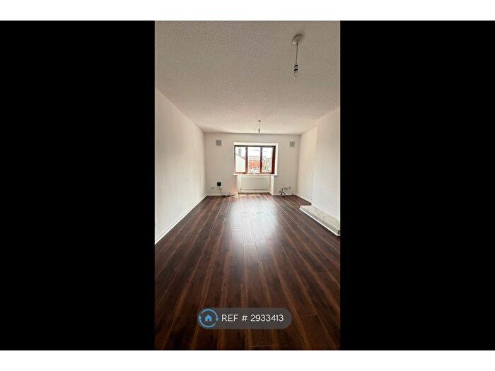 2 Bedroom Flat To Rent In Victoria Crescent, Chelmsford, CM1