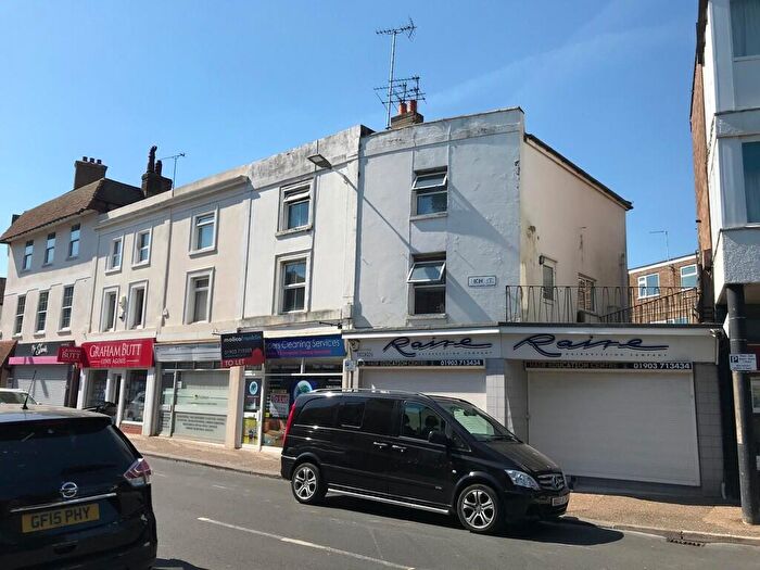 2 Bedroom Maisonette To Rent In High Street, Littlehampton, BN17