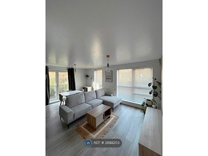 2 Bedroom Flat To Rent In Ashton Old Road, Manchester, M11