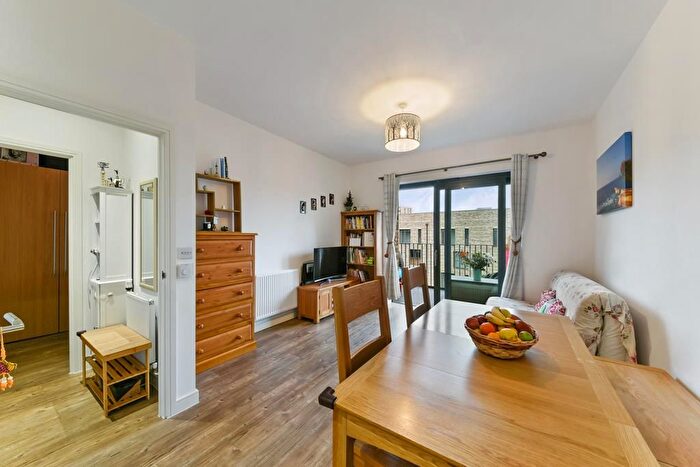 1 Bedroom Flat To Rent In Kingfisher Heights, Royal Docks, London, E16