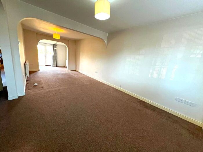 3 Bedroom Terraced House To Rent In Waltham Way, Chingford, E4