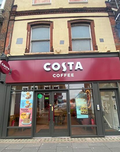 3 Bedroom Flat To Rent In Earls Court Road, London, SW5