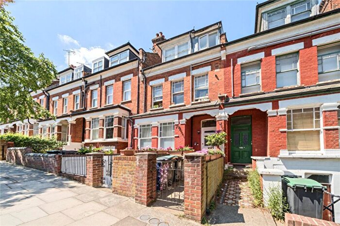 2 Bedroom Apartment For Sale In Hillfield Avenue, London, N8