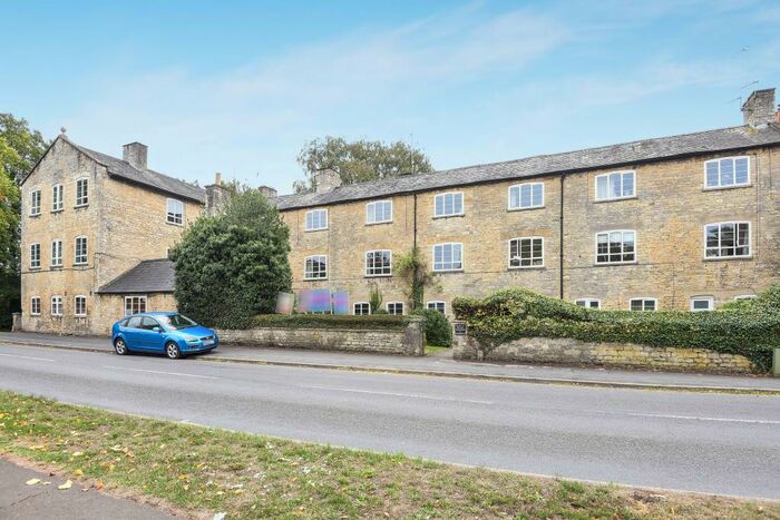 2 Bedroom Apartment To Rent In Witney, Oxfordshire, OX28